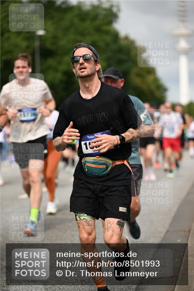 29.06.2025 - hella hamburg halbmarathon Dr. Thomas Lammeyer http://msf.ph/oto/8501993 29.06.2025 10:25:22 Kennedybrücke 1028, 1266, 1658, 2325, 2383, 2635, 2956, 2986, 3161, 3247, 3434, 3781, 3813, 4082, 4350, 5041, 5373, 5625, 5767, 6275, 6308, 7018, 7553, 7608, 8724, 8726, 8844, 9100, 9108, 9501, 10050, 10350, 10602, 11145 meine-sportfotos.de