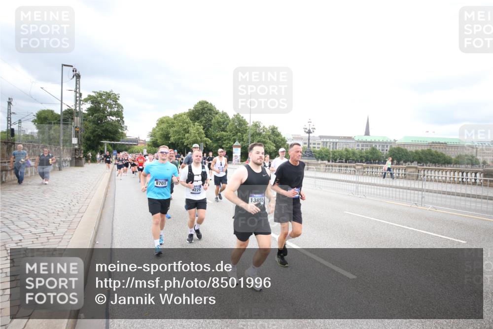 29.06.2025 - hella hamburg halbmarathon Jannik Wohlers http://msf.ph/oto/8501996 29.06.2025 10:58:14 Lombardsbrücke 1326, 1365, 1380, 1514, 1646, 2449, 2649, 3416, 3565, 3868, 4042, 4043, 4225, 4294, 5159, 5655, 5732, 6010, 6554, 6588, 6633, 6702, 6927, 7095, 7096, 7870, 7933, 7967, 8592, 8701, 8752, 9225, 9563, 9889, 9960, 9982, 10026, 11140, 12023, 12024, 12968, 12970, 13547, 13784, 13855, 14935, 15918, 15919, 16104, 16561, 16906, 16998, 17036, 17164, 17165, 17323, 17480, 17554, 17572, 17601, 17651, 17659, 17874, 18822, 19183 meine-sportfotos.de