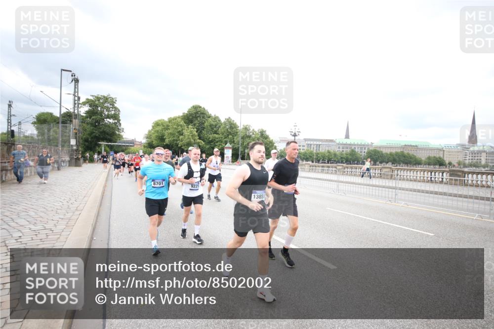 29.06.2025 - hella hamburg halbmarathon Jannik Wohlers http://msf.ph/oto/8502002 29.06.2025 10:58:14 Lombardsbrücke 1326, 1365, 1380, 1514, 1646, 2449, 2649, 3416, 3565, 3868, 4042, 4043, 4225, 4294, 5159, 5655, 5732, 6010, 6554, 6588, 6633, 6702, 6927, 7095, 7096, 7870, 7933, 7967, 8592, 8701, 8752, 9225, 9563, 9889, 9960, 9982, 10026, 11140, 12023, 12024, 12968, 12970, 13547, 13784, 13855, 14935, 15918, 15919, 16104, 16561, 16906, 16998, 17036, 17164, 17165, 17323, 17480, 17554, 17572, 17601, 17651, 17659, 17874, 18822, 19183 meine-sportfotos.de
