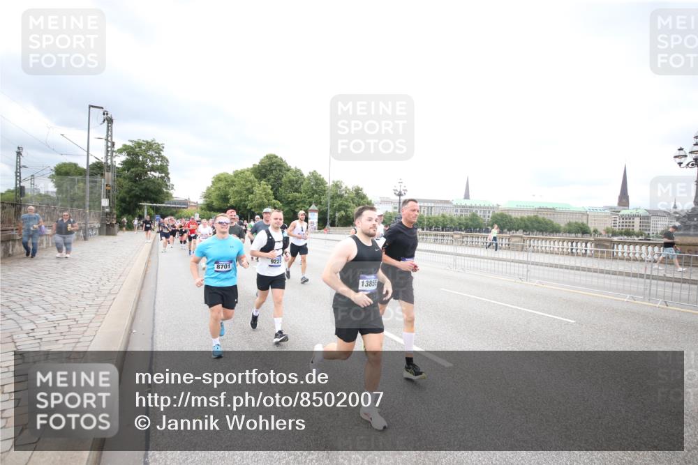 29.06.2025 - hella hamburg halbmarathon Jannik Wohlers http://msf.ph/oto/8502007 29.06.2025 10:58:14 Lombardsbrücke 1326, 1365, 1380, 1514, 1646, 2449, 2649, 3416, 3565, 3868, 4042, 4043, 4225, 4294, 5159, 5655, 5732, 6010, 6554, 6588, 6633, 6702, 6927, 7095, 7096, 7870, 7933, 7967, 8592, 8701, 8752, 9225, 9563, 9889, 9960, 9982, 10026, 11140, 12023, 12024, 12968, 12970, 13547, 13784, 13855, 14935, 15918, 15919, 16104, 16561, 16906, 16998, 17036, 17164, 17165, 17323, 17480, 17554, 17572, 17601, 17651, 17659, 17874, 18822, 19183 meine-sportfotos.de
