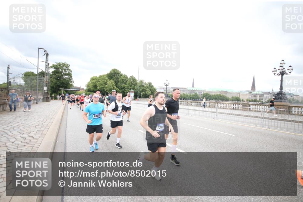 29.06.2025 - hella hamburg halbmarathon Jannik Wohlers http://msf.ph/oto/8502015 29.06.2025 10:58:14 Lombardsbrücke 1326, 1365, 1380, 1514, 1646, 2449, 2649, 3416, 3565, 3868, 4042, 4043, 4225, 4294, 5159, 5655, 5732, 6010, 6554, 6588, 6633, 6702, 6927, 7095, 7096, 7870, 7933, 7967, 8592, 8701, 8752, 9225, 9563, 9889, 9960, 9982, 10026, 11140, 12023, 12024, 12968, 12970, 13547, 13784, 13855, 14935, 15918, 15919, 16104, 16561, 16906, 16998, 17036, 17164, 17165, 17323, 17480, 17554, 17572, 17601, 17651, 17659, 17874, 18822, 19183 meine-sportfotos.de