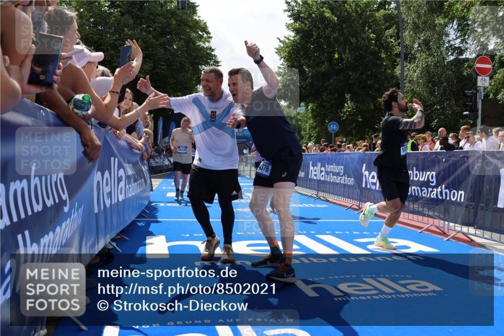 29.06.2025 - hella hamburg halbmarathon Strokosch-Dieckow http://msf.ph/oto/8502021 29.06.2025 11:35:12 Ziel 4444, 4970, 5566, 5718, 6359, 7018, 7148, 7975, 9034, 9288, 9875, 10159, 10434, 11587, 11825, 11979, 13437, 15222, 15841, 16464, 18012, 18087, 18478, 18709 meine-sportfotos.de