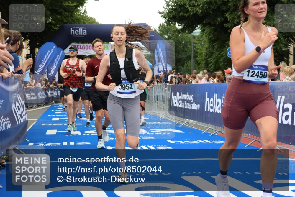 29.06.2025 - hella hamburg halbmarathon Strokosch-Dieckow http://msf.ph/oto/8502044 29.06.2025 10:52:38 Ziel 2287, 2346, 2670, 3952, 3999, 5116, 5194, 6561, 6562, 7475, 9739, 9869, 10115, 11459, 11689, 12450, 12482, 13051, 13301, 14122, 14805, 15001, 16467, 18331, 18982, 19244 meine-sportfotos.de