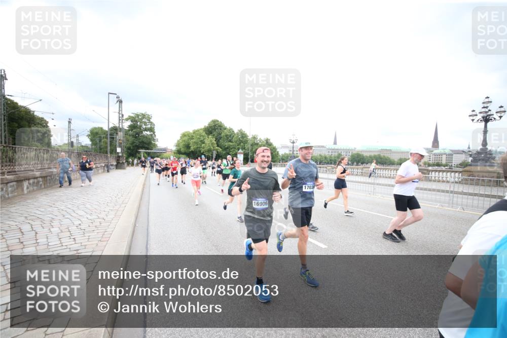 29.06.2025 - hella hamburg halbmarathon Jannik Wohlers http://msf.ph/oto/8502053 29.06.2025 10:58:16 Lombardsbrücke 1326, 1365, 1380, 1514, 1646, 2449, 2649, 2929, 3416, 3565, 4042, 4043, 4225, 4294, 5732, 6010, 6330, 6341, 6554, 6588, 6633, 6702, 6927, 7095, 7096, 7443, 7870, 7933, 7967, 8592, 8701, 8752, 9221, 9225, 9563, 9889, 9960, 9982, 10026, 11140, 12968, 12970, 13274, 13547, 13784, 13855, 14935, 15918, 15919, 16104, 16906, 16998, 17036, 17164, 17165, 17323, 17480, 17554, 17572, 17601, 17651, 17659, 17874, 18822, 19183 meine-sportfotos.de