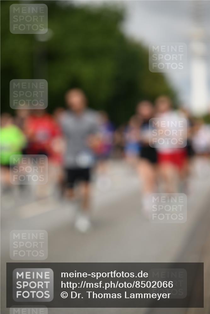 29.06.2025 - hella hamburg halbmarathon Dr. Thomas Lammeyer http://msf.ph/oto/8502066 29.06.2025 10:25:24 Kennedybrücke 1028, 1266, 1658, 2325, 2383, 2635, 2956, 2986, 3247, 3434, 3813, 4082, 4350, 4786, 5041, 5373, 5395, 5625, 5767, 6275, 6308, 7018, 7553, 7608, 7781, 8095, 8726, 8844, 9100, 9108, 9501, 9624, 10050, 10602 meine-sportfotos.de