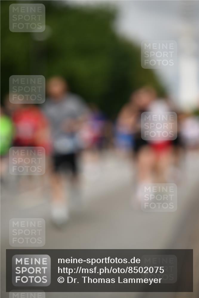 29.06.2025 - hella hamburg halbmarathon Dr. Thomas Lammeyer http://msf.ph/oto/8502075 29.06.2025 10:25:24 Kennedybrücke 1028, 1266, 1658, 2325, 2383, 2635, 2956, 2986, 3247, 3434, 3813, 4082, 4350, 4786, 5041, 5373, 5395, 5625, 5767, 6275, 6308, 7018, 7553, 7608, 7781, 8095, 8726, 8844, 9100, 9108, 9501, 9624, 10050, 10602 meine-sportfotos.de