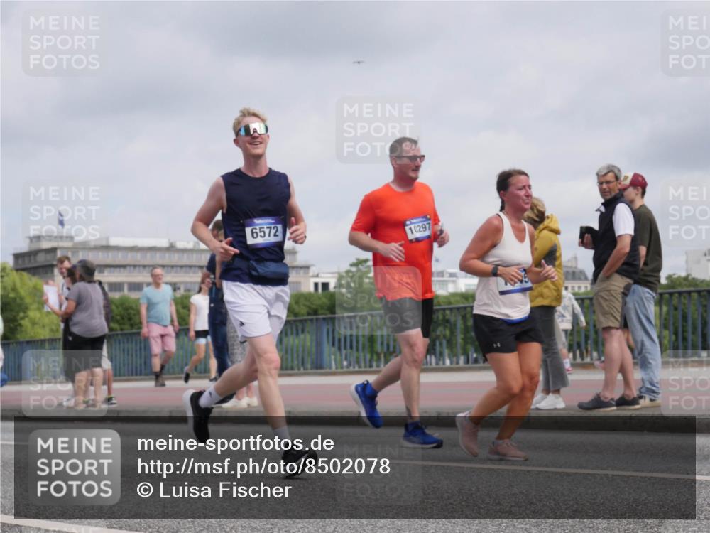 29.06.2025 - hella hamburg halbmarathon Luisa Fischer http://msf.ph/oto/8502078 29.06.2025 10:09:56 Kennedybrücke 6572, 10297, 1245, 6314, 6572, 6664, 9560, 10212, 10297 meine-sportfotos.de