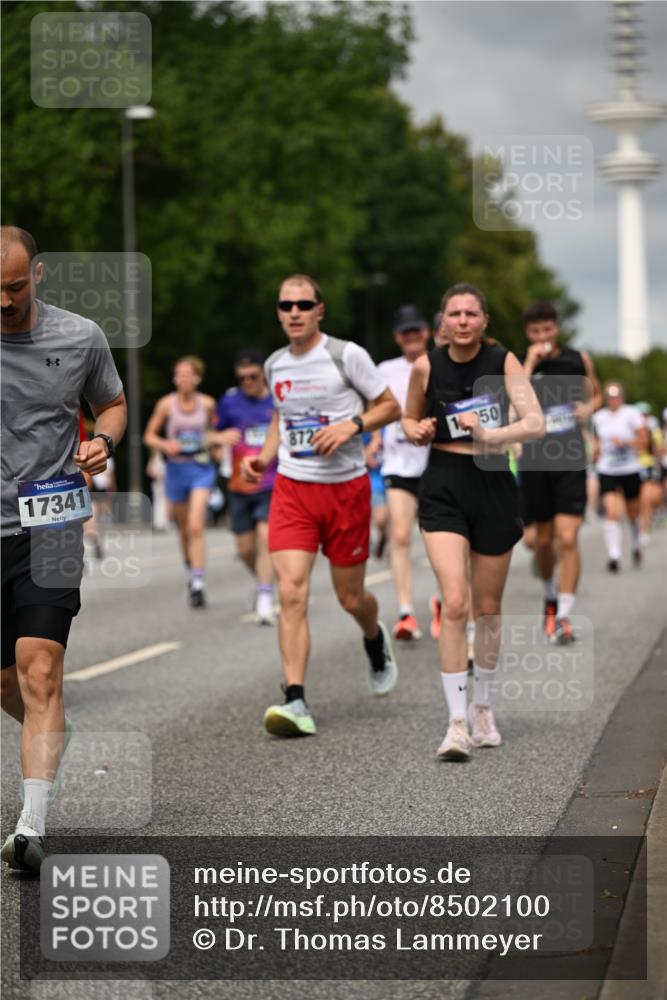 29.06.2025 - hella hamburg halbmarathon Dr. Thomas Lammeyer http://msf.ph/oto/8502100 29.06.2025 10:25:25 Kennedybrücke 1028, 1266, 1658, 2325, 2383, 2635, 2956, 2986, 3247, 3434, 3813, 4082, 4350, 4786, 5041, 5373, 5395, 5625, 5767, 6275, 6308, 7018, 7553, 7608, 7781, 8095, 8726, 8844, 9100, 9108, 9501, 9624, 10050, 10602, 10874 meine-sportfotos.de
