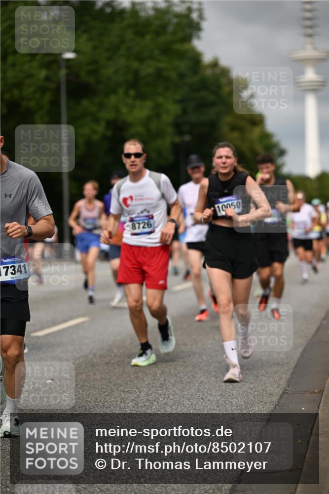 29.06.2025 - hella hamburg halbmarathon Dr. Thomas Lammeyer http://msf.ph/oto/8502107 29.06.2025 10:25:26 Kennedybrücke 1028, 1266, 1658, 2325, 2383, 2635, 2956, 2986, 3247, 3434, 3813, 4082, 4350, 4786, 5041, 5061, 5373, 5395, 5625, 5767, 6275, 6308, 7018, 7522, 7553, 7608, 7781, 8095, 8726, 8844, 9100, 9108, 9501, 9624, 10050, 10602, 10874 meine-sportfotos.de