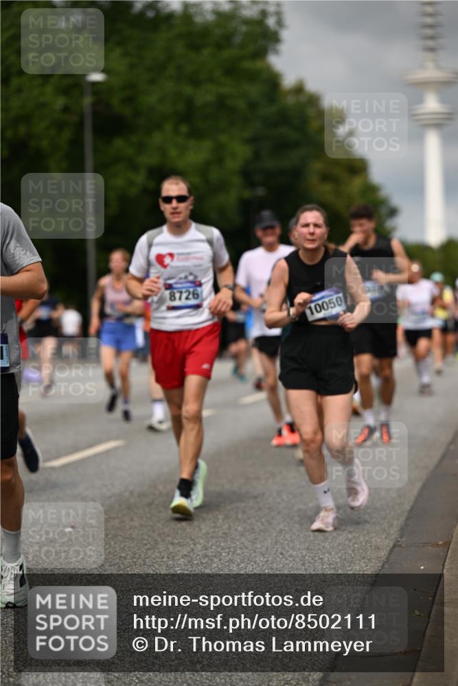 29.06.2025 - hella hamburg halbmarathon Dr. Thomas Lammeyer http://msf.ph/oto/8502111 29.06.2025 10:25:26 Kennedybrücke 1028, 1266, 1658, 2325, 2383, 2635, 2956, 2986, 3247, 3434, 3813, 4082, 4350, 4786, 5041, 5061, 5373, 5395, 5625, 5767, 6275, 6308, 7018, 7522, 7553, 7608, 7781, 8095, 8726, 8844, 9100, 9108, 9501, 9624, 10050, 10602, 10874 meine-sportfotos.de