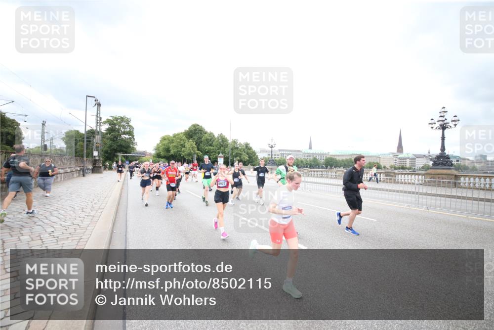 29.06.2025 - hella hamburg halbmarathon Jannik Wohlers http://msf.ph/oto/8502115 29.06.2025 10:58:17 Lombardsbrücke 1326, 1365, 1380, 1514, 1646, 2449, 2649, 2929, 3416, 3565, 4042, 4043, 4225, 4294, 5732, 6010, 6330, 6341, 6554, 6588, 6633, 6702, 6927, 7095, 7096, 7443, 7870, 7933, 7967, 8592, 8701, 8752, 9221, 9225, 9563, 9889, 9960, 9982, 10026, 11140, 12474, 12968, 12970, 13274, 13527, 13547, 13784, 13855, 14935, 15918, 15919, 16104, 16906, 16998, 17036, 17164, 17165, 17323, 17480, 17554, 17572, 17601, 17651, 17659, 17874, 19183 meine-sportfotos.de