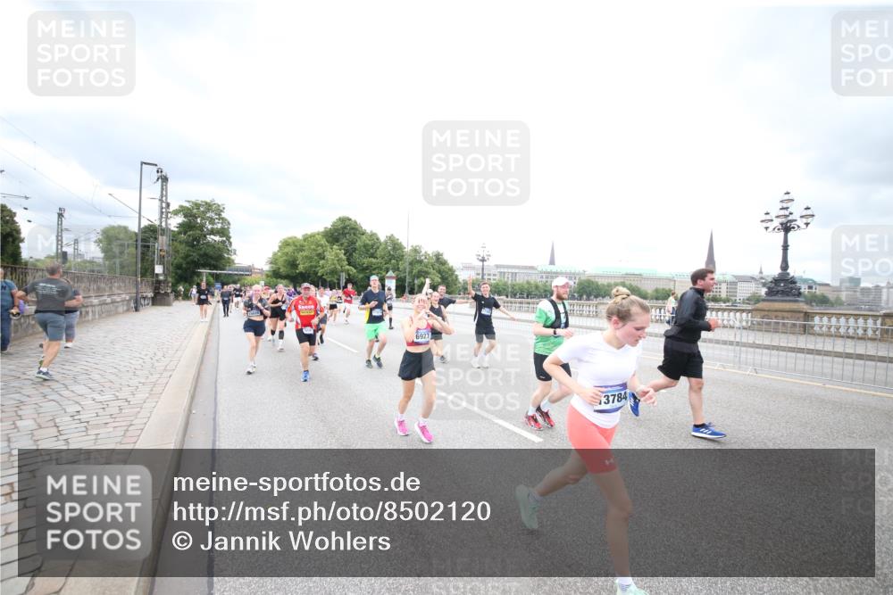29.06.2025 - hella hamburg halbmarathon Jannik Wohlers http://msf.ph/oto/8502120 29.06.2025 10:58:18 Lombardsbrücke 1326, 1365, 1380, 1514, 1646, 2449, 2649, 2929, 3416, 3565, 4042, 4043, 4225, 4294, 5732, 6010, 6330, 6341, 6554, 6588, 6633, 6638, 6702, 6927, 7095, 7096, 7443, 7870, 7933, 7957, 7967, 8489, 8592, 8701, 8752, 9221, 9225, 9563, 9889, 9960, 9982, 10026, 11140, 12474, 12970, 13274, 13527, 13547, 13784, 13855, 15918, 15919, 16104, 16906, 16998, 17036, 17164, 17165, 17323, 17480, 17554, 17572, 17601, 17651, 17659, 17874 meine-sportfotos.de