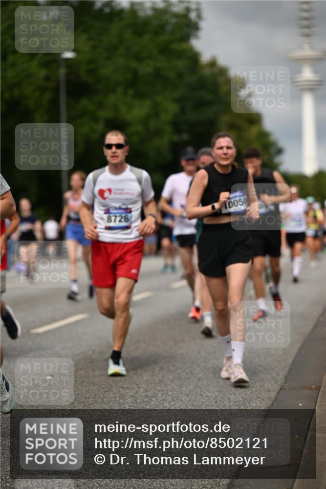 29.06.2025 - hella hamburg halbmarathon Dr. Thomas Lammeyer http://msf.ph/oto/8502121 29.06.2025 10:25:26 Kennedybrücke 1028, 1266, 1658, 2325, 2383, 2635, 2956, 2986, 3247, 3434, 3813, 4082, 4350, 4786, 5041, 5061, 5373, 5395, 5625, 5767, 6275, 6308, 7018, 7522, 7553, 7608, 7781, 8095, 8726, 8844, 9100, 9108, 9501, 9624, 10050, 10602, 10874 meine-sportfotos.de