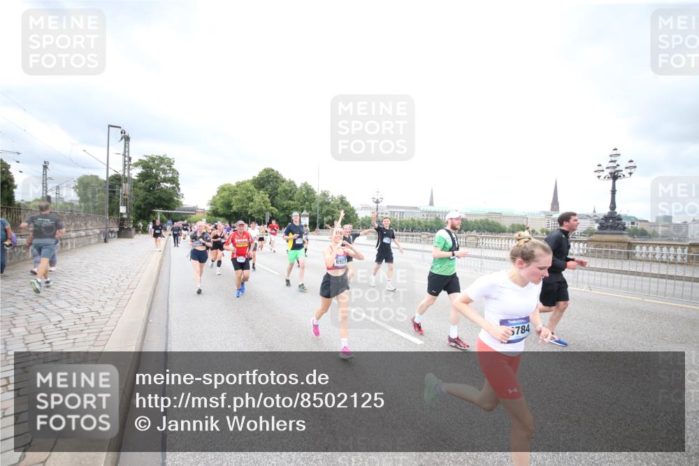 29.06.2025 - hella hamburg halbmarathon Jannik Wohlers http://msf.ph/oto/8502125 29.06.2025 10:58:18 Lombardsbrücke 1326, 1365, 1380, 1514, 1646, 2449, 2649, 2929, 3416, 3565, 4042, 4043, 4225, 4294, 5732, 6010, 6330, 6341, 6554, 6588, 6633, 6638, 6702, 6927, 7095, 7096, 7443, 7870, 7933, 7957, 7967, 8489, 8592, 8701, 8752, 9221, 9225, 9563, 9889, 9960, 9982, 10026, 11140, 12474, 12970, 13274, 13527, 13547, 13784, 13855, 15918, 15919, 16104, 16906, 16998, 17036, 17164, 17165, 17323, 17480, 17554, 17572, 17601, 17651, 17659, 17874 meine-sportfotos.de