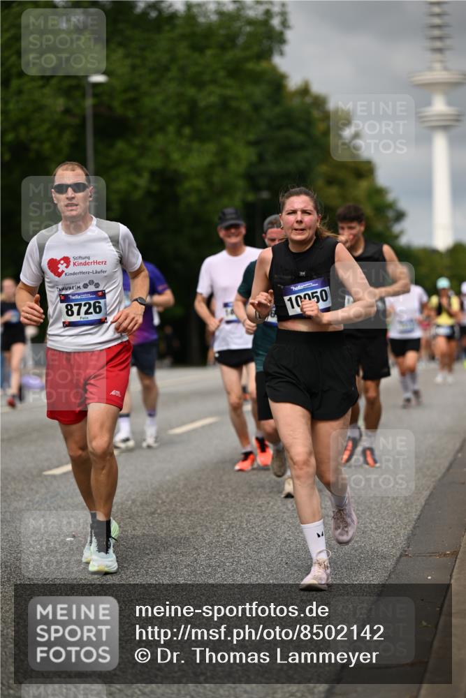 29.06.2025 - hella hamburg halbmarathon Dr. Thomas Lammeyer http://msf.ph/oto/8502142 29.06.2025 10:25:26 Kennedybrücke 1028, 1266, 1658, 2325, 2383, 2635, 2956, 2986, 3247, 3434, 3813, 4082, 4350, 4786, 5041, 5061, 5373, 5395, 5625, 5767, 6275, 6308, 7018, 7522, 7553, 7608, 7781, 8095, 8726, 8844, 9100, 9108, 9501, 9624, 10050, 10602, 10874 meine-sportfotos.de