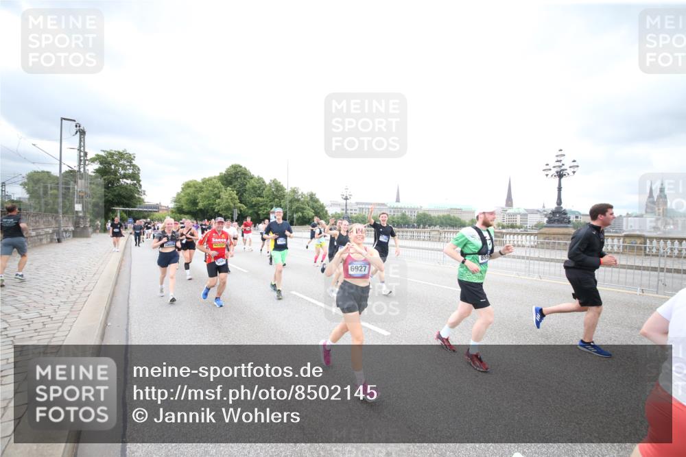 29.06.2025 - hella hamburg halbmarathon Jannik Wohlers http://msf.ph/oto/8502145 29.06.2025 10:58:18 Lombardsbrücke 1326, 1365, 1380, 1514, 1646, 2449, 2649, 2929, 3416, 3565, 4042, 4043, 4225, 4294, 5732, 6010, 6330, 6341, 6554, 6588, 6633, 6638, 6702, 6927, 7095, 7096, 7443, 7870, 7933, 7957, 7967, 8489, 8592, 8701, 8752, 9221, 9225, 9563, 9889, 9960, 9982, 10026, 11140, 12474, 12970, 13274, 13527, 13547, 13784, 13855, 15918, 15919, 16104, 16906, 16998, 17036, 17164, 17165, 17323, 17480, 17554, 17572, 17601, 17651, 17659, 17874 meine-sportfotos.de