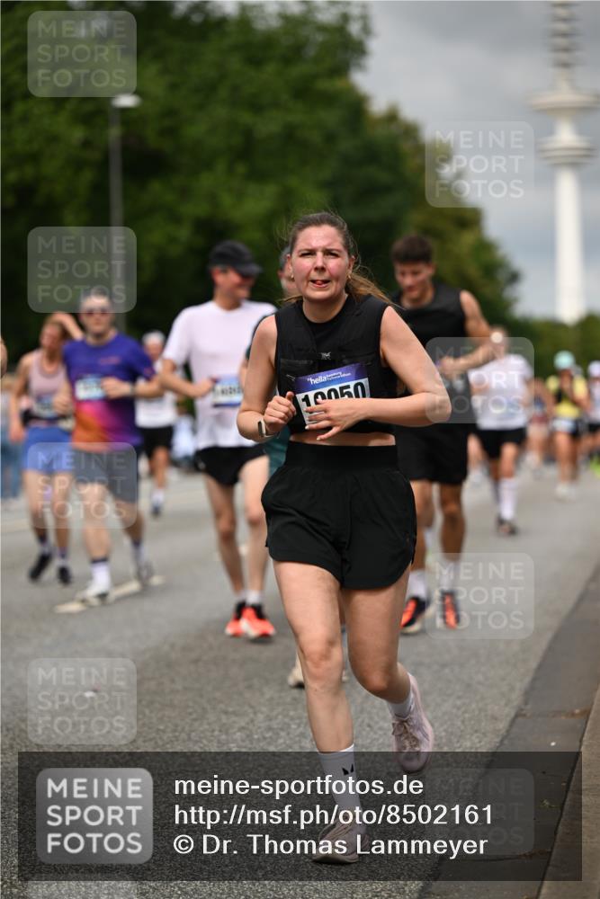 29.06.2025 - hella hamburg halbmarathon Dr. Thomas Lammeyer http://msf.ph/oto/8502161 29.06.2025 10:25:27 Kennedybrücke 1028, 1266, 1658, 2325, 2383, 2635, 2956, 3122, 3247, 3434, 3813, 4082, 4350, 4786, 5041, 5061, 5373, 5395, 5625, 5767, 6275, 6308, 7018, 7522, 7553, 7608, 7781, 8095, 8726, 8844, 9100, 9108, 9501, 9624, 10050, 10602, 10874 meine-sportfotos.de