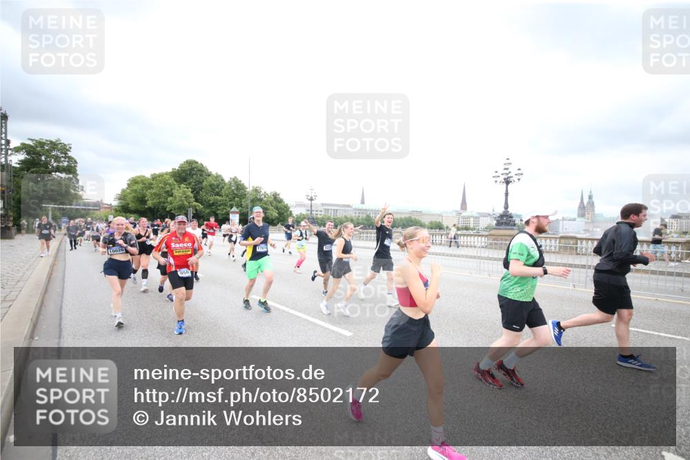 29.06.2025 - hella hamburg halbmarathon Jannik Wohlers http://msf.ph/oto/8502172 29.06.2025 10:58:18 Lombardsbrücke 1326, 1365, 1380, 1514, 1646, 2449, 2649, 2929, 3416, 3565, 4042, 4043, 4225, 4294, 5732, 6010, 6330, 6341, 6554, 6588, 6633, 6638, 6702, 6927, 7095, 7096, 7443, 7870, 7933, 7957, 7967, 8489, 8592, 8701, 8752, 9221, 9225, 9563, 9889, 9960, 9982, 10026, 11140, 12474, 12970, 13274, 13527, 13547, 13784, 13855, 15918, 15919, 16104, 16906, 16998, 17036, 17164, 17165, 17323, 17480, 17554, 17572, 17601, 17651, 17659, 17874 meine-sportfotos.de