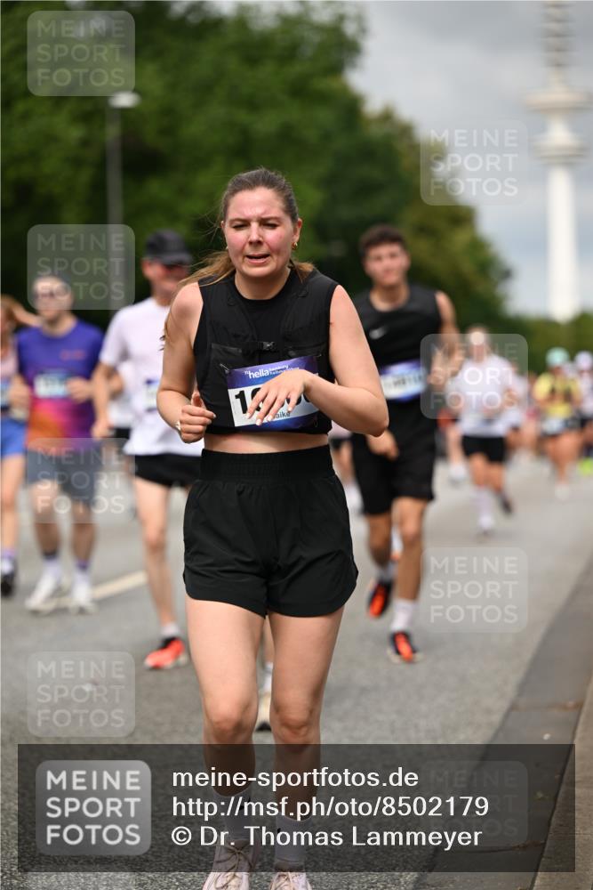 29.06.2025 - hella hamburg halbmarathon Dr. Thomas Lammeyer http://msf.ph/oto/8502179 29.06.2025 10:25:28 Kennedybrücke 1028, 1266, 1658, 2383, 2635, 2956, 3122, 3247, 3434, 3813, 4350, 4786, 5041, 5061, 5373, 5395, 5625, 5767, 6275, 6308, 7018, 7522, 7553, 7608, 7781, 8095, 8726, 8844, 9100, 9108, 9501, 9624, 10050, 10602, 10874 meine-sportfotos.de