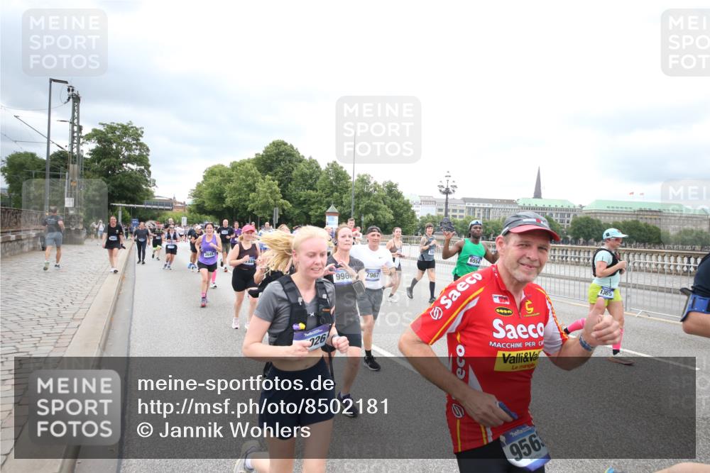 29.06.2025 - hella hamburg halbmarathon Jannik Wohlers http://msf.ph/oto/8502181 29.06.2025 10:58:20 Lombardsbrücke 1326, 1365, 1380, 1514, 1646, 2449, 2649, 2929, 3416, 3565, 4042, 4043, 4225, 4294, 5732, 6010, 6330, 6341, 6554, 6588, 6633, 6638, 6702, 6927, 7095, 7096, 7443, 7870, 7933, 7957, 7967, 8489, 8592, 8701, 8752, 9221, 9225, 9563, 9889, 9960, 9982, 10026, 11140, 12389, 12474, 12970, 13089, 13095, 13274, 13527, 13571, 13784, 13855, 15918, 15919, 16104, 16906, 16998, 17036, 17164, 17165, 17323, 17480, 17554, 17572, 17601, 17651, 17659, 17874 meine-sportfotos.de