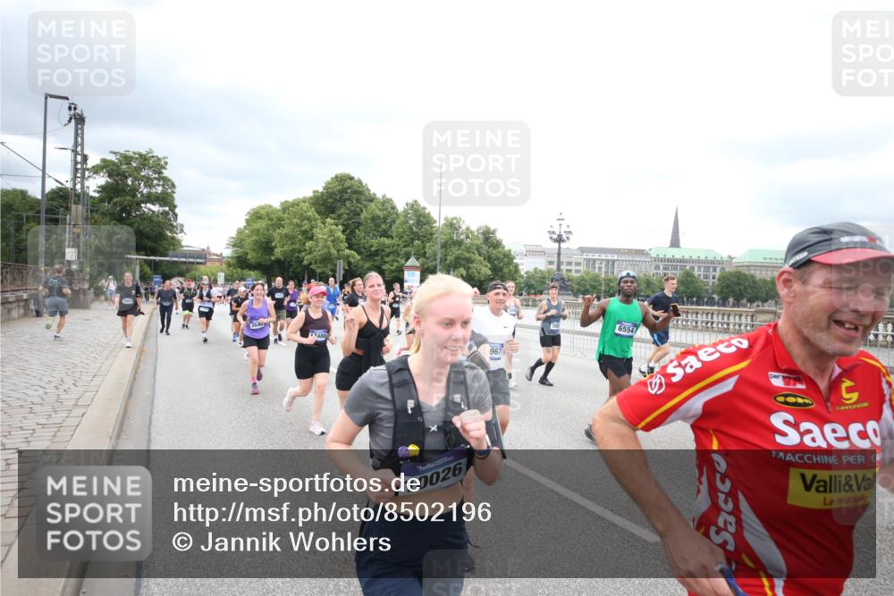 29.06.2025 - hella hamburg halbmarathon Jannik Wohlers http://msf.ph/oto/8502196 29.06.2025 10:58:20 Lombardsbrücke 1326, 1365, 1380, 1514, 1646, 2449, 2649, 2929, 3416, 3565, 4042, 4043, 4225, 4294, 5732, 6010, 6330, 6341, 6554, 6588, 6633, 6638, 6702, 6927, 7095, 7096, 7443, 7870, 7933, 7957, 7967, 8489, 8592, 8701, 8752, 9221, 9225, 9563, 9889, 9960, 9982, 10026, 11140, 12389, 12474, 12970, 13089, 13095, 13274, 13527, 13571, 13784, 13855, 15918, 15919, 16104, 16906, 16998, 17036, 17164, 17165, 17323, 17480, 17554, 17572, 17601, 17651, 17659, 17874 meine-sportfotos.de