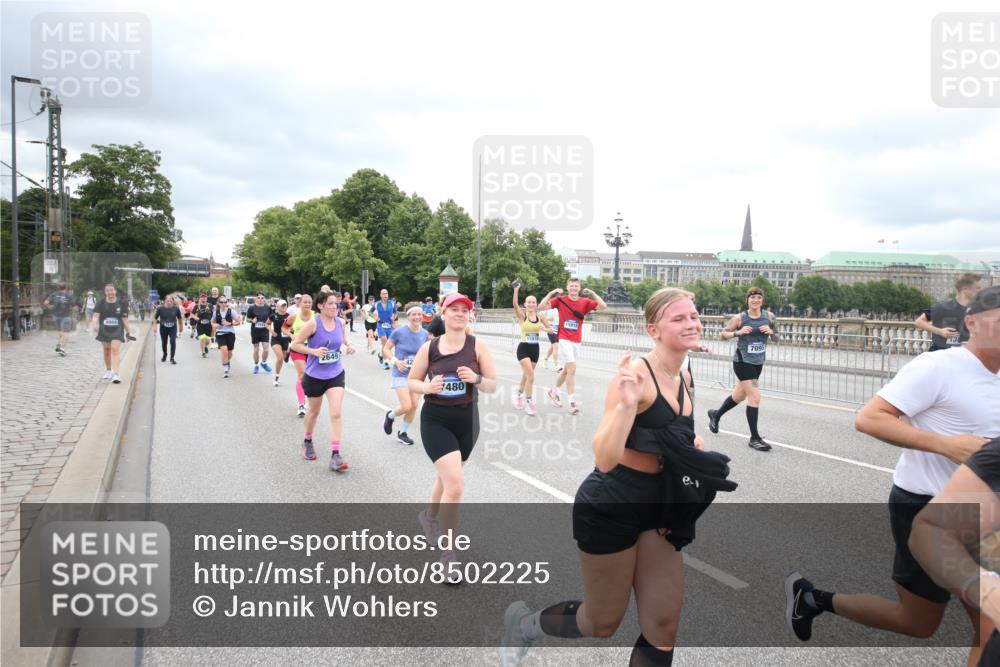 29.06.2025 - hella hamburg halbmarathon Jannik Wohlers http://msf.ph/oto/8502225 29.06.2025 10:58:21 Lombardsbrücke 1326, 1365, 1380, 1514, 1646, 2449, 2649, 2929, 3416, 3565, 4042, 4043, 4225, 4294, 5732, 6010, 6330, 6341, 6554, 6588, 6633, 6638, 6702, 6927, 7095, 7096, 7443, 7933, 7957, 7967, 8489, 8592, 8701, 8752, 9221, 9225, 9563, 9889, 9960, 9982, 10026, 11140, 12389, 12474, 12970, 13089, 13095, 13274, 13527, 13571, 13784, 13855, 15918, 15919, 16104, 16906, 16998, 17036, 17164, 17165, 17323, 17480, 17554, 17572, 17601, 17651, 17659, 17874, 18051 meine-sportfotos.de