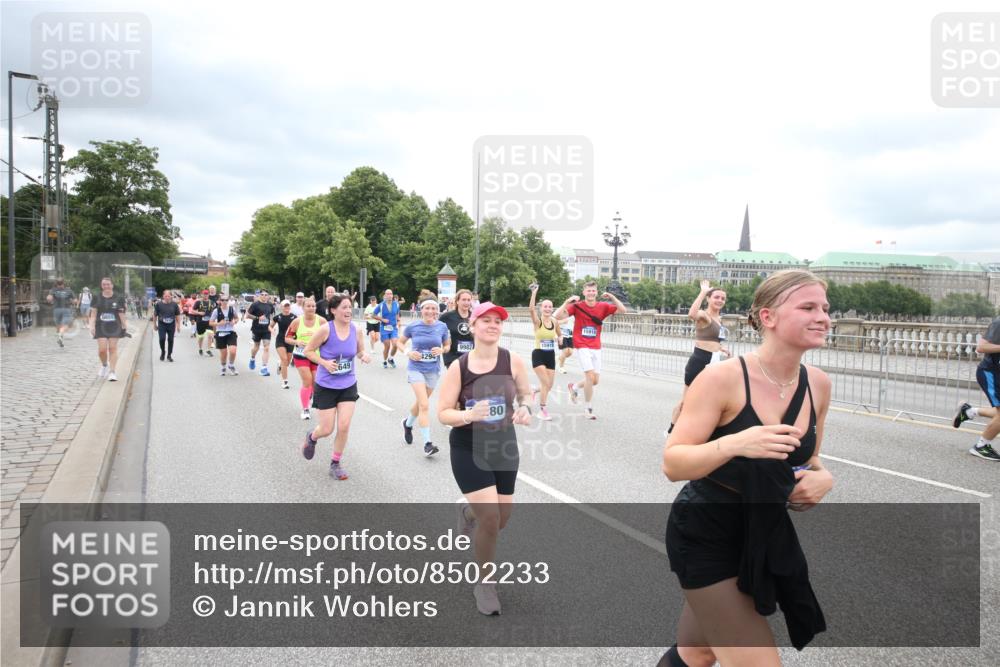 29.06.2025 - hella hamburg halbmarathon Jannik Wohlers http://msf.ph/oto/8502233 29.06.2025 10:58:21 Lombardsbrücke 1326, 1365, 1380, 1514, 1646, 2449, 2649, 2929, 3416, 3565, 4042, 4043, 4225, 4294, 5732, 6010, 6330, 6341, 6554, 6588, 6633, 6638, 6702, 6927, 7095, 7096, 7443, 7933, 7957, 7967, 8489, 8592, 8701, 8752, 9221, 9225, 9563, 9889, 9960, 9982, 10026, 11140, 12389, 12474, 12970, 13089, 13095, 13274, 13527, 13571, 13784, 13855, 15918, 15919, 16104, 16906, 16998, 17036, 17164, 17165, 17323, 17480, 17554, 17572, 17601, 17651, 17659, 17874, 18051 meine-sportfotos.de