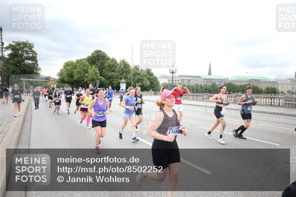29.06.2025 - hella hamburg halbmarathon Jannik Wohlers http://msf.ph/oto/8502252 29.06.2025 10:58:21 Lombardsbrücke 1326, 1365, 1380, 1514, 1646, 2449, 2649, 2929, 3416, 3565, 4042, 4043, 4225, 4294, 5732, 6010, 6330, 6341, 6554, 6588, 6633, 6638, 6702, 6927, 7095, 7096, 7443, 7933, 7957, 7967, 8489, 8592, 8701, 8752, 9221, 9225, 9563, 9889, 9960, 9982, 10026, 11140, 12389, 12474, 12970, 13089, 13095, 13274, 13527, 13571, 13784, 13855, 15918, 15919, 16104, 16906, 16998, 17036, 17164, 17165, 17323, 17480, 17554, 17572, 17601, 17651, 17659, 17874, 18051 meine-sportfotos.de