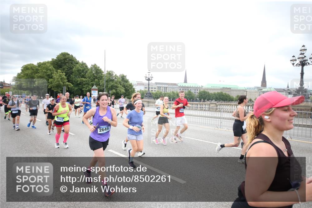 29.06.2025 - hella hamburg halbmarathon Jannik Wohlers http://msf.ph/oto/8502261 29.06.2025 10:58:22 Lombardsbrücke 1326, 1365, 1380, 1514, 2057, 2449, 2649, 2929, 3416, 3565, 4042, 4043, 4225, 4294, 6010, 6330, 6341, 6554, 6588, 6633, 6638, 6702, 6927, 7095, 7096, 7443, 7933, 7957, 7967, 8489, 8592, 8752, 9221, 9563, 9889, 9960, 9982, 10026, 11140, 12389, 12474, 12970, 13089, 13095, 13274, 13527, 13571, 13784, 13855, 15918, 15919, 16104, 16906, 16998, 17036, 17164, 17165, 17323, 17480, 17554, 17572, 17601, 17651, 17659, 17874, 18051 meine-sportfotos.de