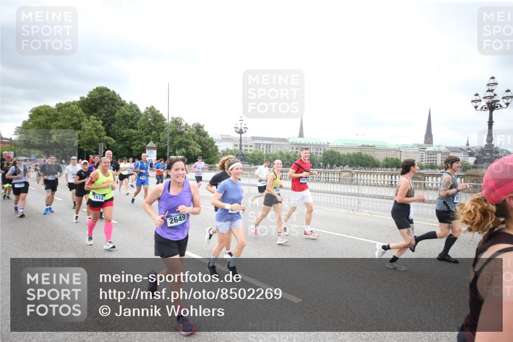 29.06.2025 - hella hamburg halbmarathon Jannik Wohlers http://msf.ph/oto/8502269 29.06.2025 10:58:22 Lombardsbrücke 1326, 1365, 1380, 1514, 2057, 2449, 2649, 2929, 3416, 3565, 4042, 4043, 4225, 4294, 6010, 6330, 6341, 6554, 6588, 6633, 6638, 6702, 6927, 7095, 7096, 7443, 7933, 7957, 7967, 8489, 8592, 8752, 9221, 9563, 9889, 9960, 9982, 10026, 11140, 12389, 12474, 12970, 13089, 13095, 13274, 13527, 13571, 13784, 13855, 15918, 15919, 16104, 16906, 16998, 17036, 17164, 17165, 17323, 17480, 17554, 17572, 17601, 17651, 17659, 17874, 18051 meine-sportfotos.de