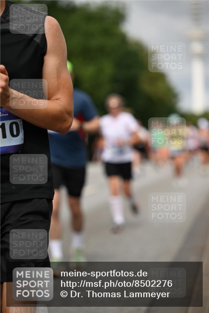 29.06.2025 - hella hamburg halbmarathon Dr. Thomas Lammeyer http://msf.ph/oto/8502276 29.06.2025 10:25:31 Kennedybrücke 1028, 1266, 1658, 2271, 2383, 2635, 2956, 3122, 3247, 3434, 3817, 4350, 4786, 5041, 5061, 5373, 5395, 5767, 5957, 6086, 7018, 7228, 7522, 7553, 7781, 8095, 8726, 8844, 9100, 9108, 9501, 9624, 10050, 10874 meine-sportfotos.de