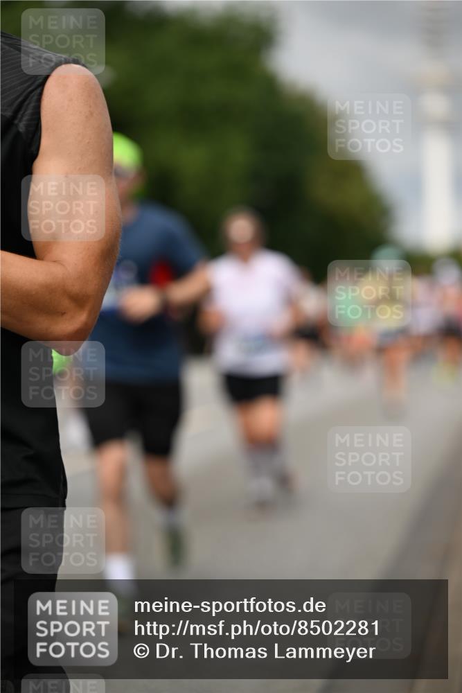 29.06.2025 - hella hamburg halbmarathon Dr. Thomas Lammeyer http://msf.ph/oto/8502281 29.06.2025 10:25:31 Kennedybrücke 1028, 1266, 1658, 2271, 2383, 2635, 2956, 3122, 3247, 3434, 3817, 4350, 4786, 5041, 5061, 5373, 5395, 5767, 5957, 6086, 7018, 7228, 7522, 7553, 7781, 8095, 8726, 8844, 9100, 9108, 9501, 9624, 10050, 10874 meine-sportfotos.de