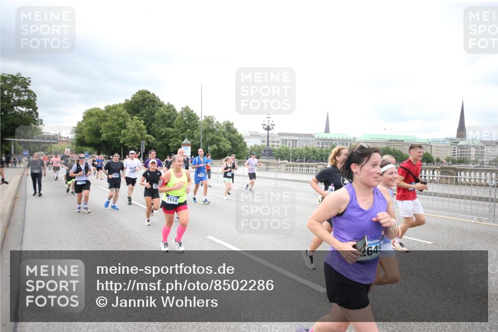 29.06.2025 - hella hamburg halbmarathon Jannik Wohlers http://msf.ph/oto/8502286 29.06.2025 10:58:23 Lombardsbrücke 1326, 1365, 1380, 1514, 2057, 2649, 2929, 3416, 3565, 4042, 4043, 4225, 4294, 6010, 6330, 6341, 6554, 6588, 6633, 6638, 6702, 6927, 7095, 7096, 7443, 7933, 7957, 7967, 8489, 8545, 8547, 8592, 8752, 9221, 9563, 9889, 9960, 9982, 10026, 11140, 12389, 12474, 12970, 13089, 13095, 13274, 13527, 13571, 13784, 13855, 15918, 15919, 16104, 16906, 17036, 17164, 17165, 17323, 17480, 17554, 17572, 17601, 17651, 17659, 17874, 18051 meine-sportfotos.de
