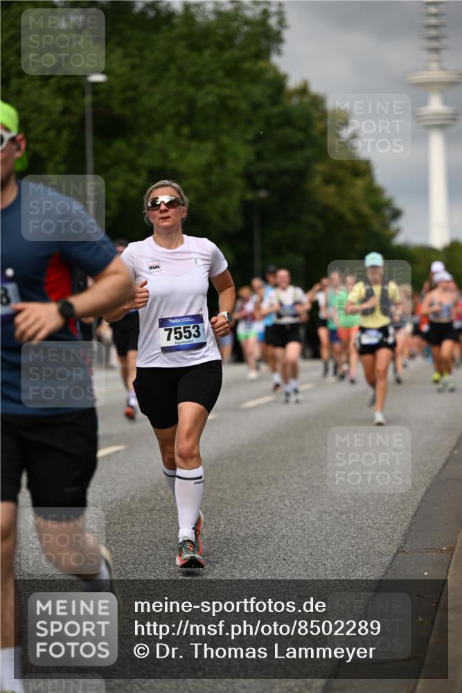 29.06.2025 - hella hamburg halbmarathon Dr. Thomas Lammeyer http://msf.ph/oto/8502289 29.06.2025 10:25:32 Kennedybrücke 1028, 1266, 1658, 2271, 2383, 2635, 2956, 3122, 3434, 3817, 4350, 4786, 5041, 5061, 5373, 5395, 5493, 5767, 5957, 6086, 7018, 7228, 7522, 7553, 7781, 8095, 8726, 8844, 9100, 9108, 9624, 10050, 10874 meine-sportfotos.de
