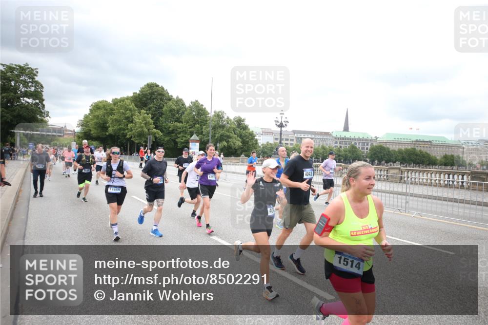 29.06.2025 - hella hamburg halbmarathon Jannik Wohlers http://msf.ph/oto/8502291 29.06.2025 10:58:24 Lombardsbrücke 1326, 1365, 1380, 1514, 2057, 2649, 2929, 3416, 3565, 4042, 4043, 4225, 4294, 4577, 4648, 6330, 6341, 6554, 6588, 6633, 6638, 6702, 6927, 7095, 7096, 7443, 7957, 7967, 8489, 8545, 8547, 8592, 8752, 9221, 9563, 9960, 9982, 10026, 11140, 12389, 12474, 12759, 12970, 13089, 13095, 13274, 13527, 13571, 13784, 15065, 15918, 15919, 16104, 16906, 17036, 17164, 17165, 17323, 17554, 17572, 17601, 17651, 17659, 17874, 18051 meine-sportfotos.de