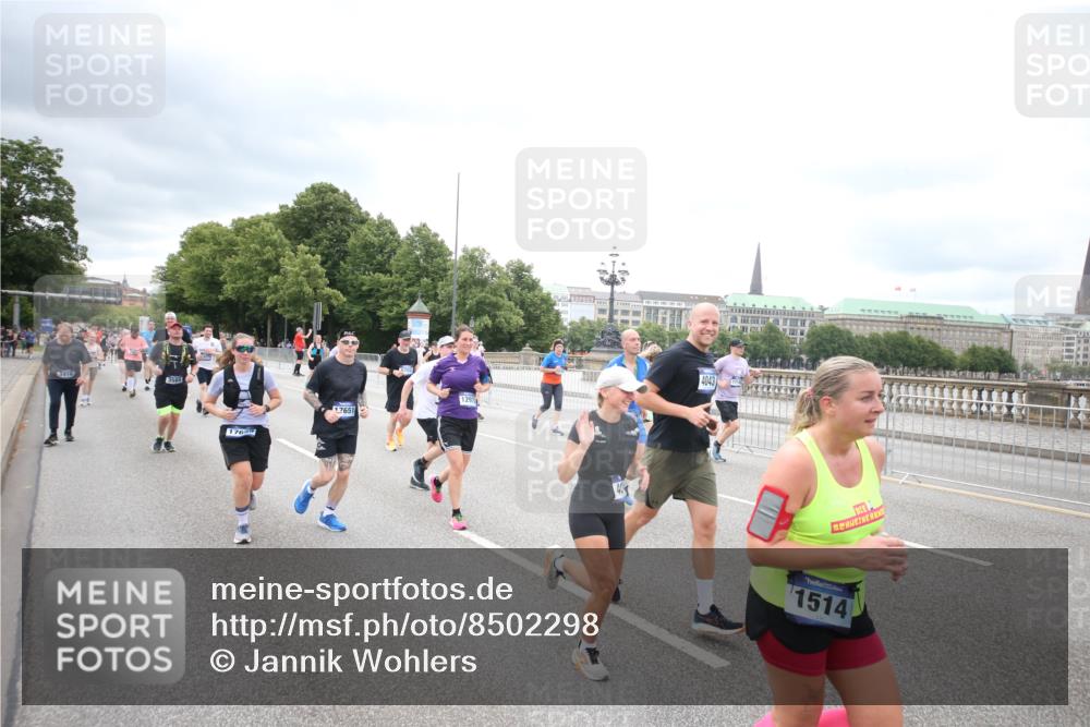 29.06.2025 - hella hamburg halbmarathon Jannik Wohlers http://msf.ph/oto/8502298 29.06.2025 10:58:24 Lombardsbrücke 1326, 1365, 1380, 1514, 2057, 2649, 2929, 3416, 3565, 4042, 4043, 4225, 4294, 4577, 4648, 6330, 6341, 6554, 6588, 6633, 6638, 6702, 6927, 7095, 7096, 7443, 7957, 7967, 8489, 8545, 8547, 8592, 8752, 9221, 9563, 9960, 9982, 10026, 11140, 12389, 12474, 12759, 12970, 13089, 13095, 13274, 13527, 13571, 13784, 15065, 15918, 15919, 16104, 16906, 17036, 17164, 17165, 17323, 17554, 17572, 17601, 17651, 17659, 17874, 18051 meine-sportfotos.de