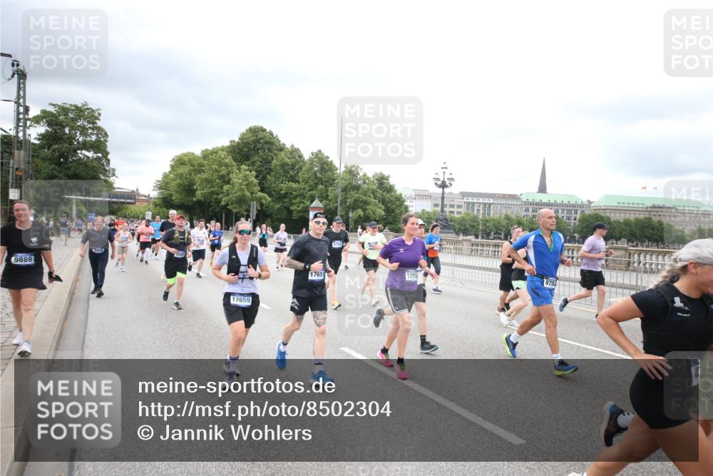 29.06.2025 - hella hamburg halbmarathon Jannik Wohlers http://msf.ph/oto/8502304 29.06.2025 10:58:25 Lombardsbrücke 1326, 1365, 1380, 1514, 2057, 2649, 2929, 3416, 3565, 4042, 4043, 4225, 4294, 4577, 4648, 6330, 6341, 6554, 6588, 6633, 6638, 6702, 6927, 7095, 7096, 7443, 7957, 7967, 8489, 8545, 8547, 8592, 8752, 9221, 9563, 9960, 9982, 10026, 10105, 10995, 11140, 12389, 12474, 12759, 12970, 13089, 13095, 13274, 13527, 13571, 13784, 15065, 15918, 15919, 17164, 17165, 17323, 17554, 17572, 17601, 17651, 17659, 17874, 18051 meine-sportfotos.de