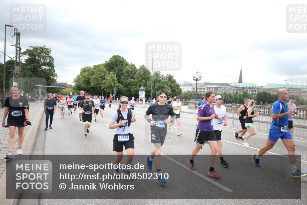 29.06.2025 - hella hamburg halbmarathon Jannik Wohlers http://msf.ph/oto/8502310 29.06.2025 10:58:25 Lombardsbrücke 1326, 1365, 1380, 1514, 2057, 2649, 2929, 3416, 3565, 4042, 4043, 4225, 4294, 4577, 4648, 6330, 6341, 6554, 6588, 6633, 6638, 6702, 6927, 7095, 7096, 7443, 7957, 7967, 8489, 8545, 8547, 8592, 8752, 9221, 9563, 9960, 9982, 10026, 10105, 10995, 11140, 12389, 12474, 12759, 12970, 13089, 13095, 13274, 13527, 13571, 13784, 15065, 15918, 15919, 17164, 17165, 17323, 17554, 17572, 17601, 17651, 17659, 17874, 18051 meine-sportfotos.de