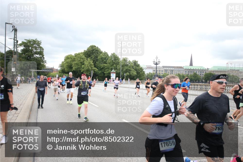 29.06.2025 - hella hamburg halbmarathon Jannik Wohlers http://msf.ph/oto/8502322 29.06.2025 10:58:26 Lombardsbrücke 1365, 1380, 1514, 2057, 2649, 2929, 3231, 3416, 3565, 4042, 4043, 4225, 4294, 4577, 4648, 6330, 6341, 6554, 6588, 6633, 6638, 6702, 7095, 7096, 7443, 7957, 7967, 8489, 8545, 8547, 8752, 9221, 9563, 9960, 9982, 10026, 10105, 10995, 11140, 11292, 12389, 12474, 12759, 12970, 13089, 13095, 13274, 13527, 13571, 13784, 15065, 15624, 15918, 15919, 17164, 17165, 17323, 17554, 17572, 17601, 17651, 17659, 17874, 18051, 18601 meine-sportfotos.de