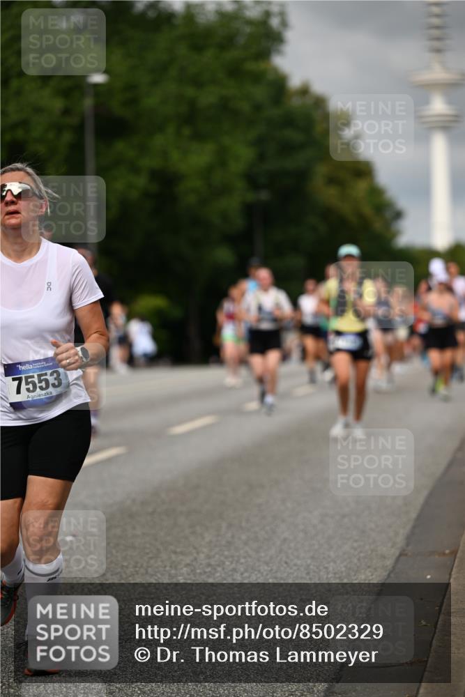 29.06.2025 - hella hamburg halbmarathon Dr. Thomas Lammeyer http://msf.ph/oto/8502329 29.06.2025 10:25:33 Kennedybrücke 1028, 1266, 1401, 1658, 2271, 2635, 2956, 3122, 3434, 3817, 4350, 4786, 5041, 5061, 5373, 5395, 5493, 5767, 5957, 6086, 7018, 7228, 7522, 7553, 7781, 8095, 8726, 8844, 9100, 9108, 9499, 9624, 10050, 10874 meine-sportfotos.de