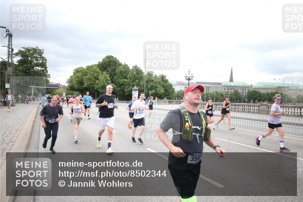 29.06.2025 - hella hamburg halbmarathon Jannik Wohlers http://msf.ph/oto/8502344 29.06.2025 10:58:27 Lombardsbrücke 1365, 1380, 1514, 2057, 2621, 2649, 2929, 3231, 3416, 3565, 4042, 4043, 4225, 4294, 4577, 4648, 6330, 6341, 6554, 6588, 6633, 6638, 6702, 7095, 7096, 7443, 7957, 7967, 8489, 8545, 8547, 8752, 9221, 9563, 9982, 10026, 10105, 10995, 11140, 11292, 12389, 12474, 12759, 12970, 13089, 13095, 13274, 13527, 13571, 15065, 15624, 15918, 15919, 17164, 17165, 17323, 17554, 17572, 17601, 17651, 17659, 17874, 18051, 18601, 19150 meine-sportfotos.de