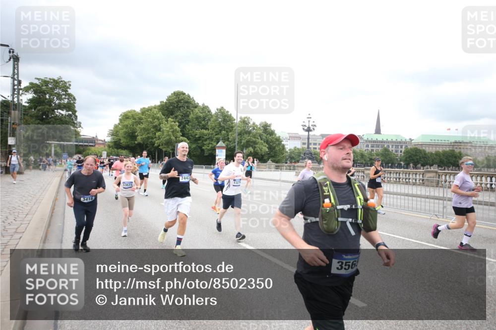 29.06.2025 - hella hamburg halbmarathon Jannik Wohlers http://msf.ph/oto/8502350 29.06.2025 10:58:27 Lombardsbrücke 1365, 1380, 1514, 2057, 2621, 2649, 2929, 3231, 3416, 3565, 4042, 4043, 4225, 4294, 4577, 4648, 6330, 6341, 6554, 6588, 6633, 6638, 6702, 7095, 7096, 7443, 7957, 7967, 8489, 8545, 8547, 8752, 9221, 9563, 9982, 10026, 10105, 10995, 11140, 11292, 12389, 12474, 12759, 12970, 13089, 13095, 13274, 13527, 13571, 15065, 15624, 15918, 15919, 17164, 17165, 17323, 17554, 17572, 17601, 17651, 17659, 17874, 18051, 18601, 19150 meine-sportfotos.de