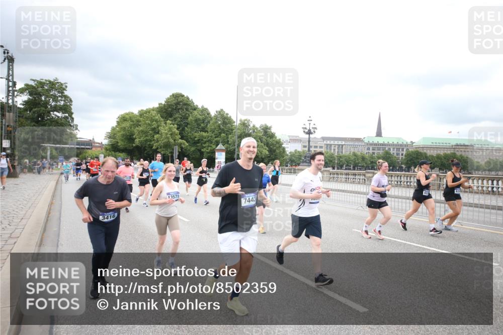 29.06.2025 - hella hamburg halbmarathon Jannik Wohlers http://msf.ph/oto/8502359 29.06.2025 10:58:28 Lombardsbrücke 1365, 1380, 1514, 2057, 2621, 2649, 2929, 3231, 3373, 3416, 3565, 4042, 4043, 4225, 4294, 4577, 4648, 6330, 6341, 6554, 6588, 6633, 6638, 6702, 7095, 7096, 7443, 7957, 7967, 8489, 8545, 8547, 8631, 8752, 9221, 9982, 10026, 10105, 10995, 11140, 11292, 12389, 12474, 12759, 12970, 13089, 13095, 13260, 13274, 13527, 13571, 15065, 15624, 15918, 15919, 17323, 17554, 17572, 17601, 17651, 17659, 17874, 18051, 18601, 19150 meine-sportfotos.de