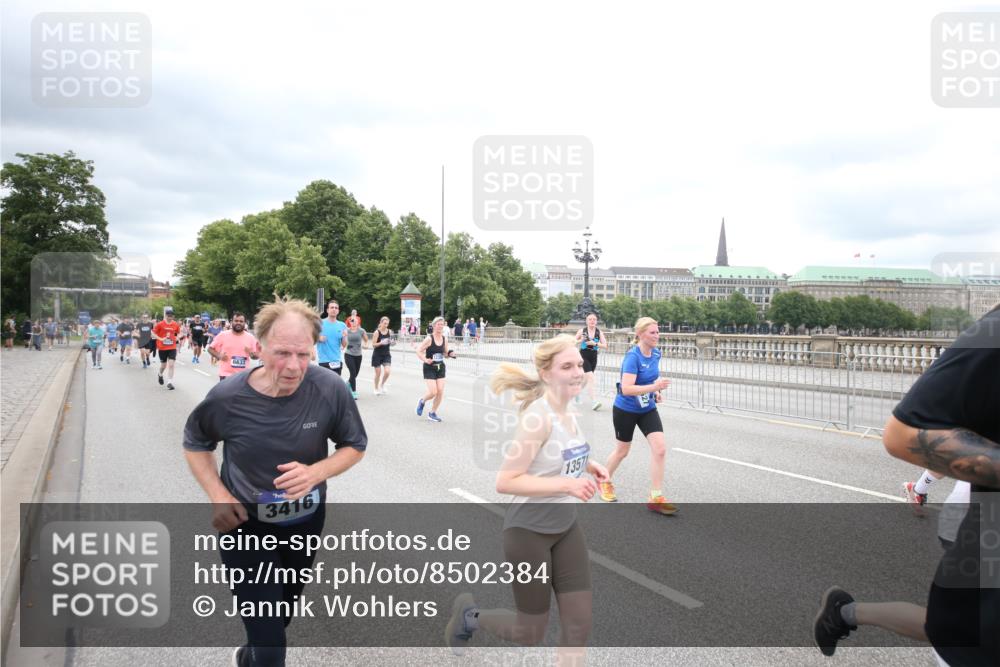 29.06.2025 - hella hamburg halbmarathon Jannik Wohlers http://msf.ph/oto/8502384 29.06.2025 10:58:29 Lombardsbrücke 1365, 1380, 1514, 2057, 2621, 2649, 2929, 3231, 3373, 3416, 3565, 4042, 4043, 4294, 4577, 4648, 6167, 6330, 6341, 6554, 6588, 6633, 6638, 6702, 7095, 7096, 7443, 7957, 8489, 8545, 8547, 8631, 8752, 9221, 9982, 10026, 10105, 10995, 11140, 11292, 12389, 12474, 12759, 12970, 13089, 13095, 13260, 13274, 13527, 13571, 15065, 15624, 15918, 15919, 17554, 17572, 17601, 17651, 17659, 18051, 18601, 19150 meine-sportfotos.de