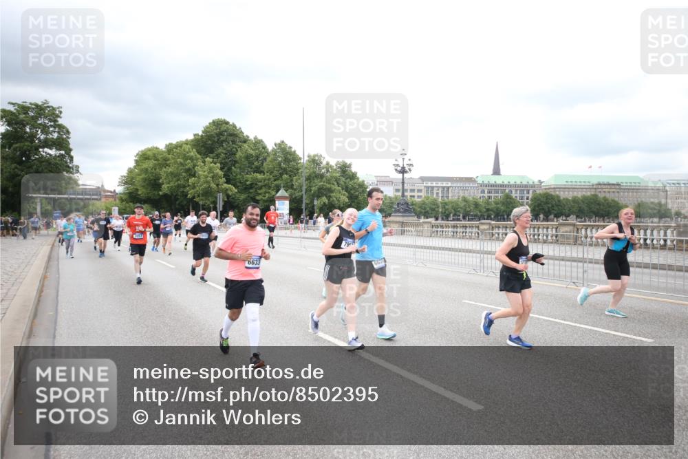 29.06.2025 - hella hamburg halbmarathon Jannik Wohlers http://msf.ph/oto/8502395 29.06.2025 10:58:31 Lombardsbrücke 1380, 2057, 2621, 2649, 2929, 3231, 3373, 3565, 3966, 4042, 4043, 4294, 4312, 4577, 4648, 5016, 5211, 5400, 6167, 6301, 6330, 6341, 6588, 6633, 6638, 6702, 7443, 7957, 8489, 8545, 8547, 8631, 8752, 9221, 10105, 10995, 11140, 11292, 11918, 12389, 12474, 12759, 12970, 13089, 13095, 13260, 13274, 13527, 13571, 15065, 15624, 15918, 17554, 17572, 17601, 17651, 17659, 17702, 18051, 18601, 19150 meine-sportfotos.de