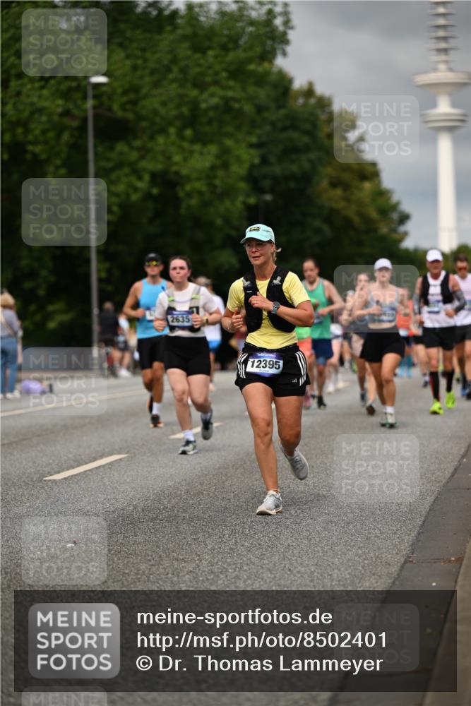 29.06.2025 - hella hamburg halbmarathon Dr. Thomas Lammeyer http://msf.ph/oto/8502401 29.06.2025 10:25:36 Kennedybrücke 1028, 1401, 1658, 2271, 2635, 2956, 3122, 3817, 4697, 4786, 5041, 5061, 5122, 5373, 5395, 5493, 5767, 5957, 6086, 7018, 7228, 7522, 7553, 7781, 8095, 8286, 8726, 8844, 9100, 9108, 9369, 9499, 9624, 10050, 10374, 10874 meine-sportfotos.de