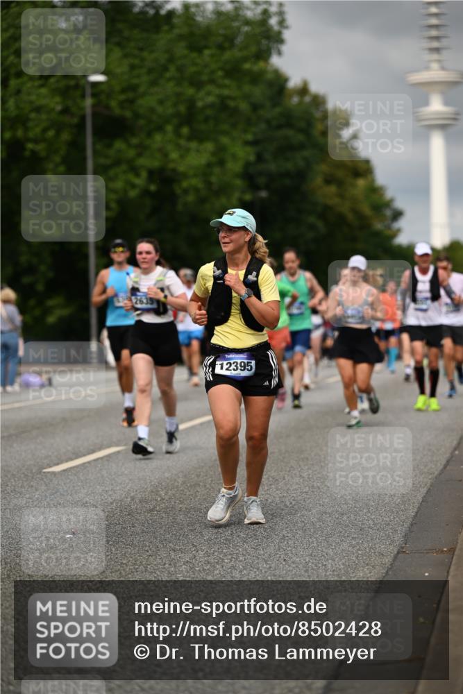 29.06.2025 - hella hamburg halbmarathon Dr. Thomas Lammeyer http://msf.ph/oto/8502428 29.06.2025 10:25:36 Kennedybrücke 1028, 1401, 1658, 2271, 2635, 2956, 3122, 3817, 4697, 4786, 5041, 5061, 5122, 5373, 5395, 5493, 5767, 5957, 6086, 7018, 7228, 7522, 7553, 7781, 8095, 8286, 8726, 8844, 9100, 9108, 9369, 9499, 9624, 10050, 10374, 10874 meine-sportfotos.de