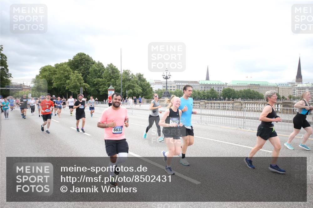 29.06.2025 - hella hamburg halbmarathon Jannik Wohlers http://msf.ph/oto/8502431 29.06.2025 10:58:32 Lombardsbrücke 1380, 2057, 2621, 2929, 3231, 3373, 3565, 3966, 4042, 4043, 4312, 4577, 4648, 5016, 5211, 5400, 6167, 6301, 6330, 6341, 6588, 6633, 6638, 6702, 7443, 7957, 8489, 8544, 8545, 8547, 8631, 8752, 9221, 10105, 10995, 11140, 11292, 11834, 11918, 12389, 12474, 12759, 12970, 13089, 13095, 13260, 13274, 13527, 13571, 15065, 15624, 17554, 17572, 17601, 17651, 17659, 17702, 18051, 18601, 19150 meine-sportfotos.de