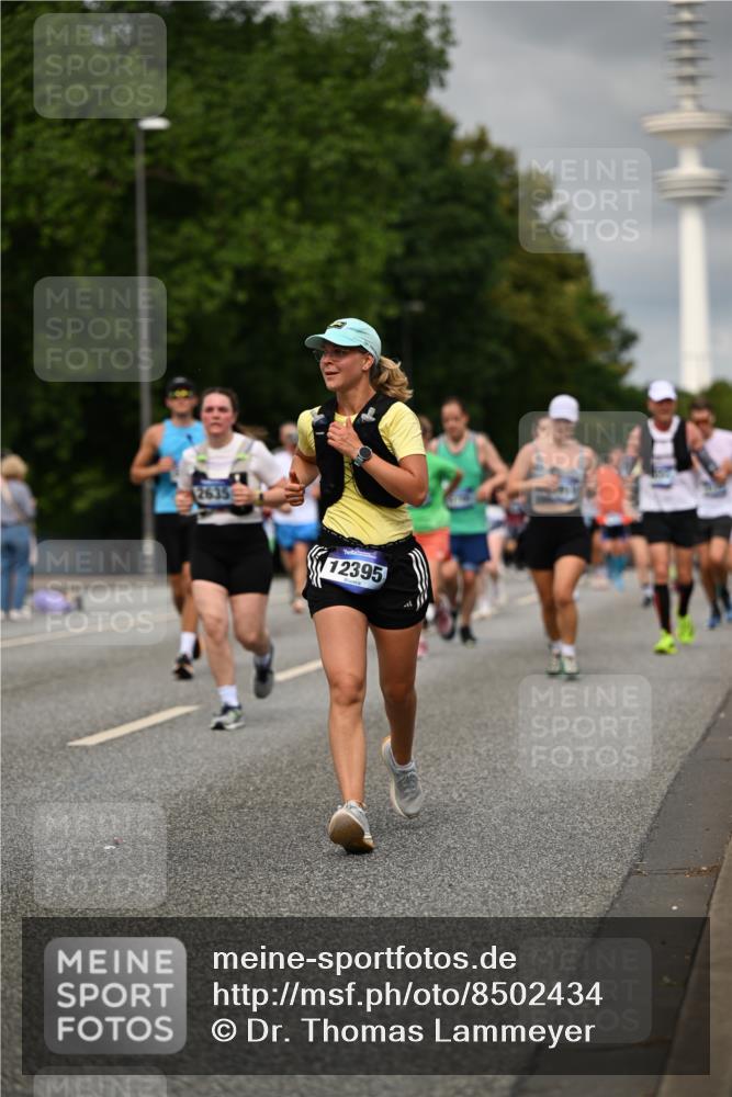 29.06.2025 - hella hamburg halbmarathon Dr. Thomas Lammeyer http://msf.ph/oto/8502434 29.06.2025 10:25:36 Kennedybrücke 1028, 1401, 1658, 2271, 2635, 2956, 3122, 3817, 4697, 4786, 5041, 5061, 5122, 5373, 5395, 5493, 5767, 5957, 6086, 7018, 7228, 7522, 7553, 7781, 8095, 8286, 8726, 8844, 9100, 9108, 9369, 9499, 9624, 10050, 10374, 10874 meine-sportfotos.de
