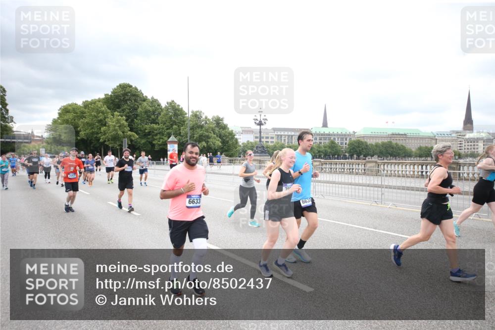 29.06.2025 - hella hamburg halbmarathon Jannik Wohlers http://msf.ph/oto/8502437 29.06.2025 10:58:32 Lombardsbrücke 1380, 2057, 2621, 2929, 3231, 3373, 3565, 3966, 4042, 4043, 4312, 4577, 4648, 5016, 5211, 5400, 6167, 6301, 6330, 6341, 6588, 6633, 6638, 6702, 7443, 7957, 8489, 8544, 8545, 8547, 8631, 8752, 9221, 10105, 10995, 11140, 11292, 11834, 11918, 12389, 12474, 12759, 12970, 13089, 13095, 13260, 13274, 13527, 13571, 15065, 15624, 17554, 17572, 17601, 17651, 17659, 17702, 18051, 18601, 19150 meine-sportfotos.de